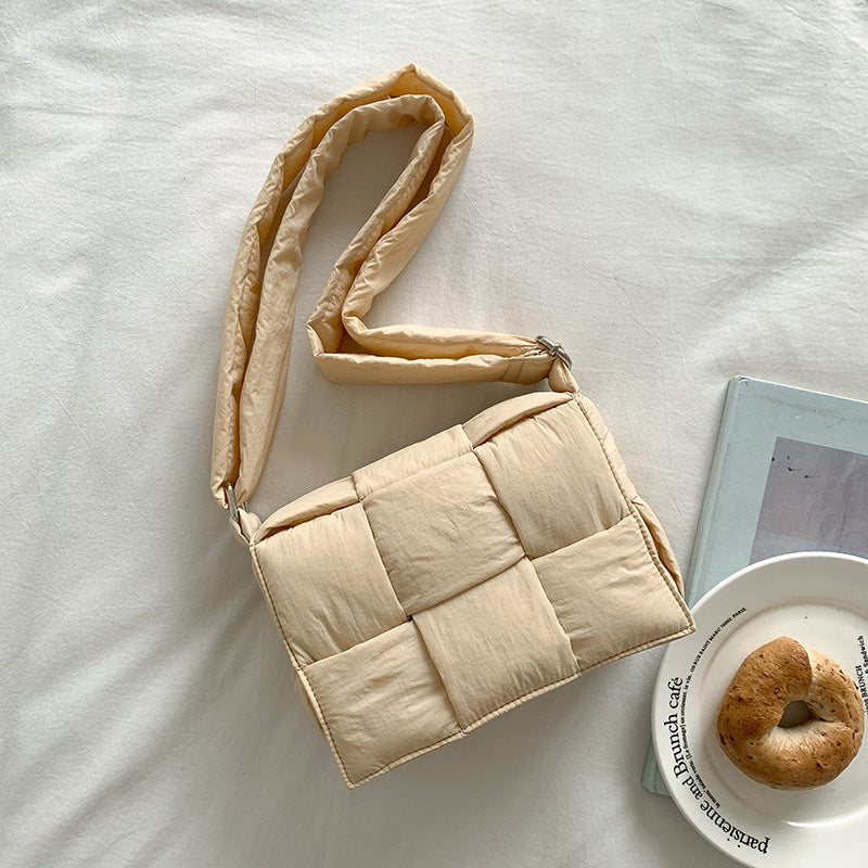 Women's Niche Woven Pillow High-grade Versatile Tofu Crossbody Bags