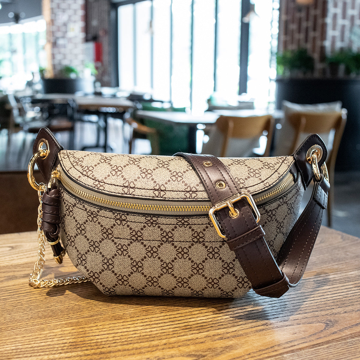 Women's Retro Printed Elegant Crescent Dumpling Large Crossbody Bags