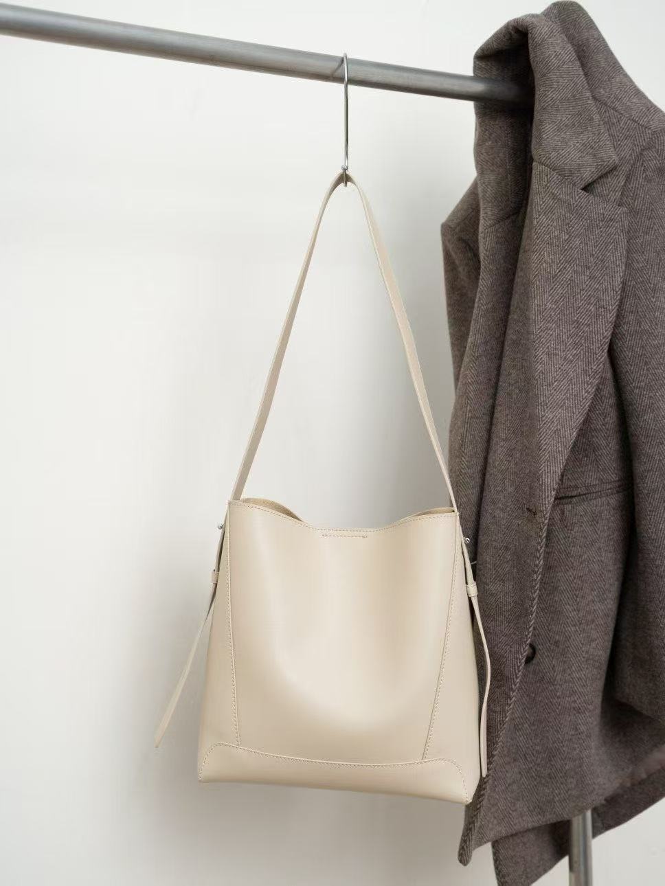 Creative Women's Capacity Lightweight Leather Commuter Crossbody Bags