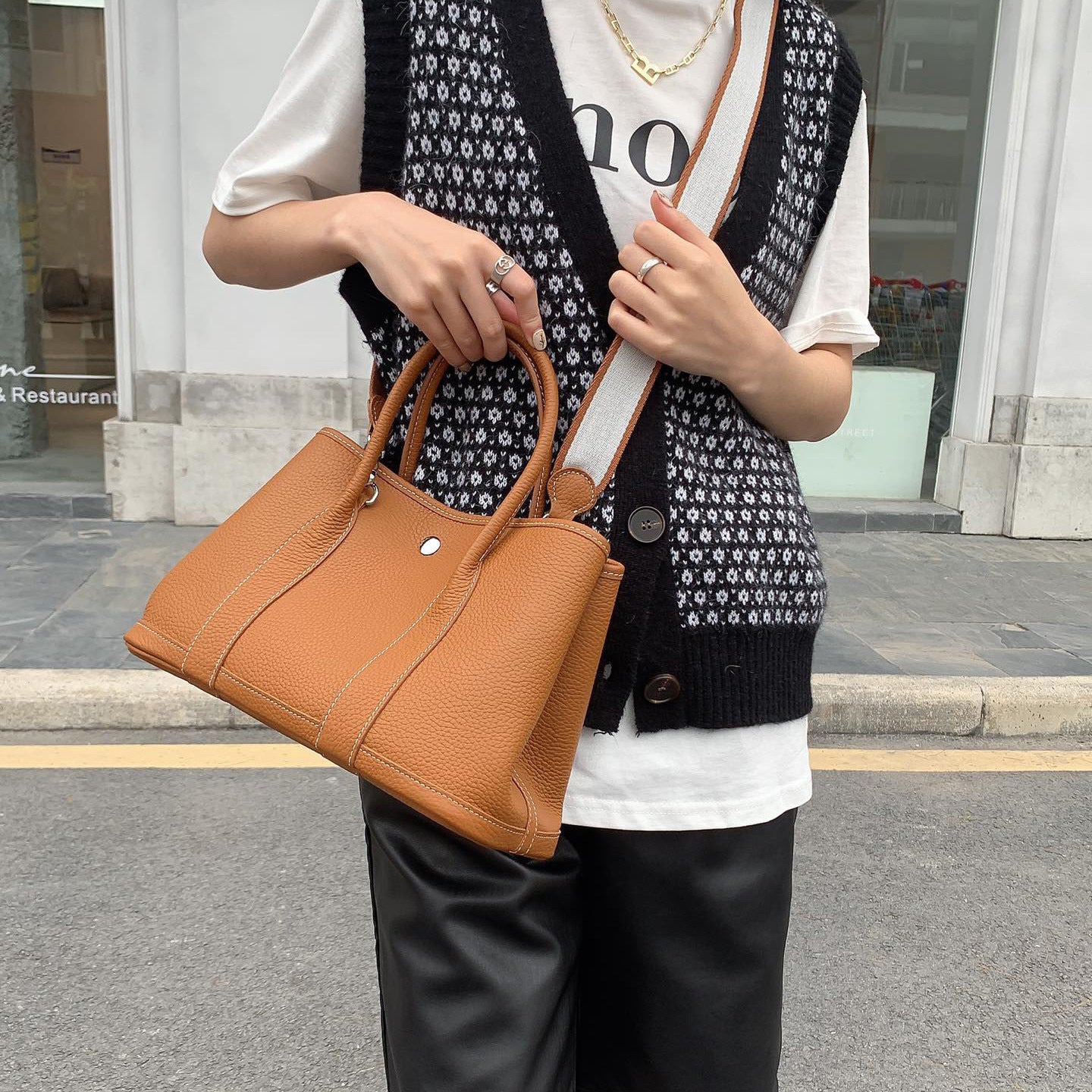 Women's First Layer Cowhide Source Large Capacity Handbags