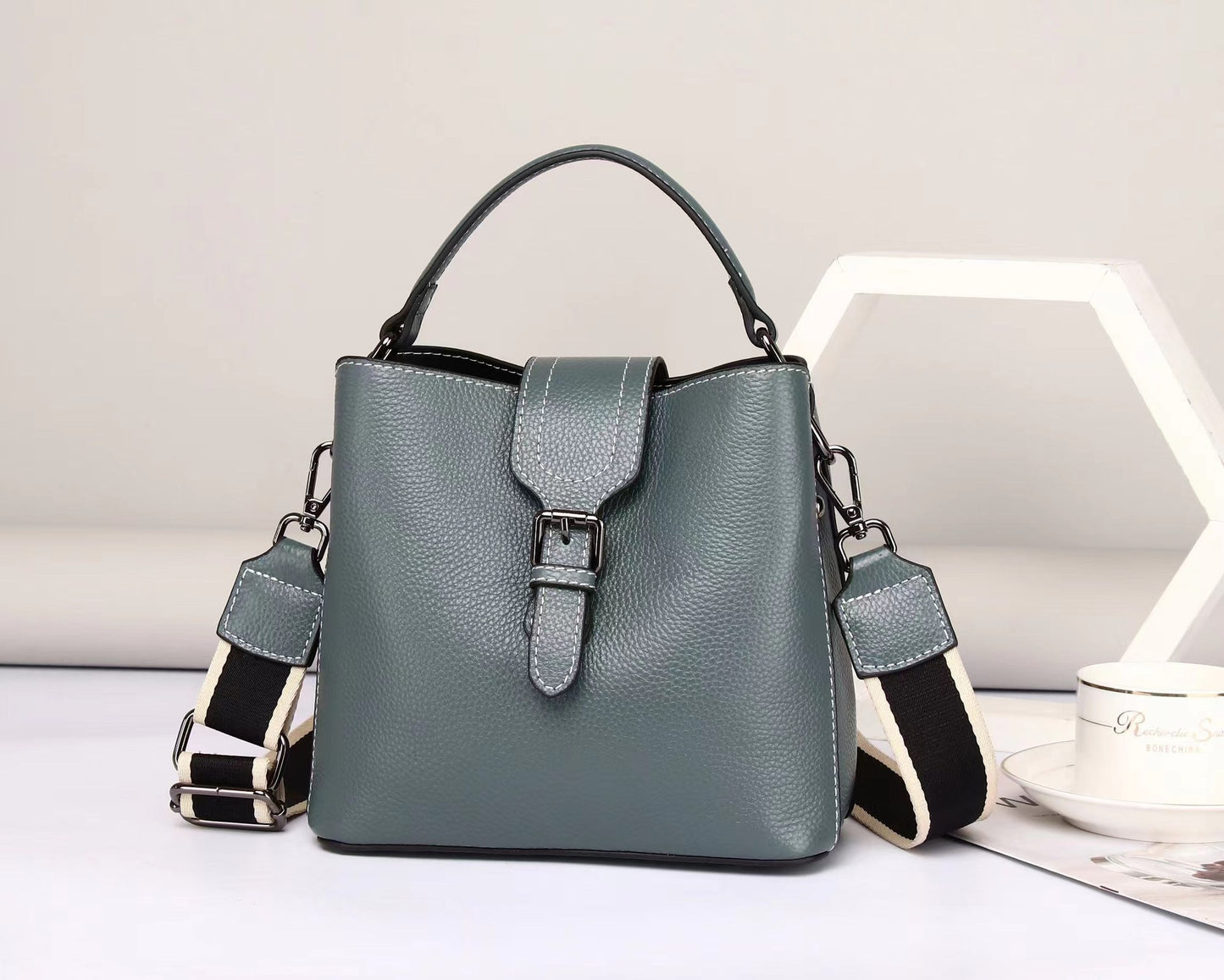 Women's Genuine Leather One Fashion High-grade Large Shoulder Bags
