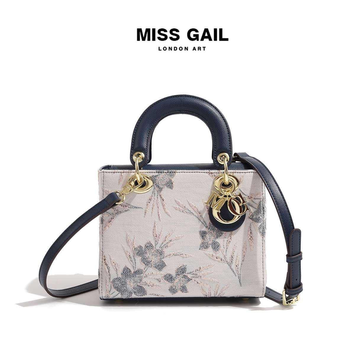 Women's Texture Diana Large Capacity Elegant Plum Handbags