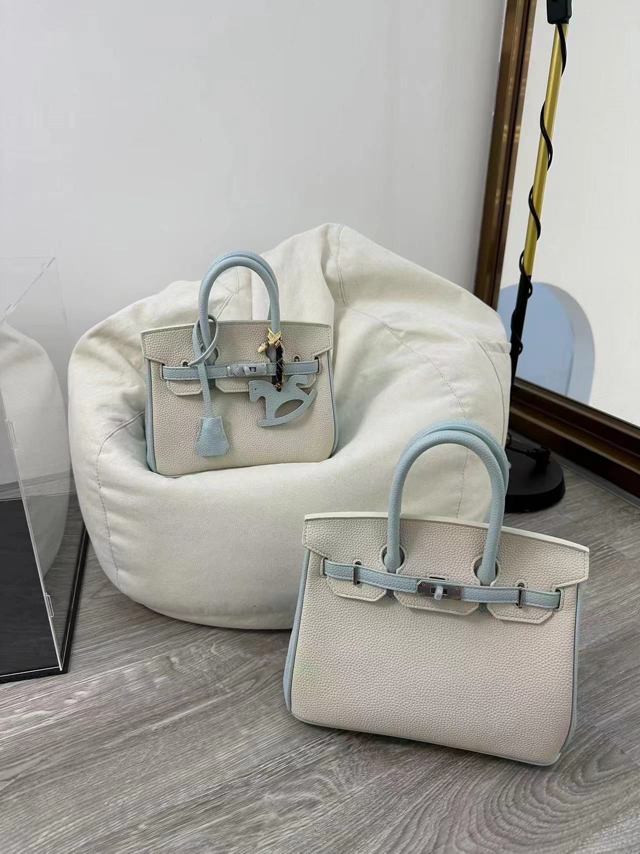 Women's Platinum High-grade Contrast Color Sier Good-looking Crossbody Bags