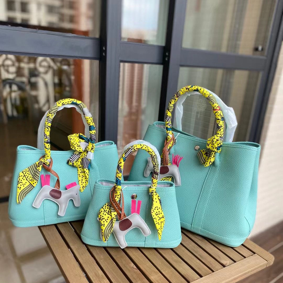 Women's First Layer Cowhide Source Large Capacity Handbags