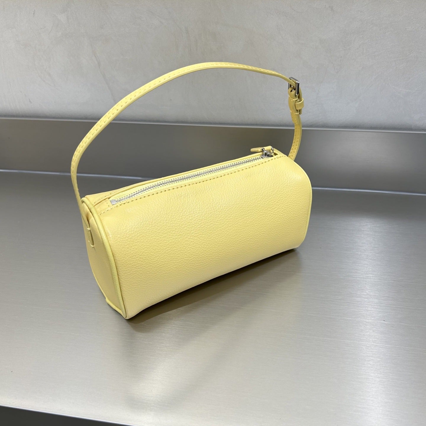 Versatile Retro Simple High Sense Hand Handbags