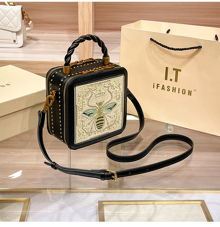 Women's Embroidered Lion Ridge Fashionable High-grade Portable Bags