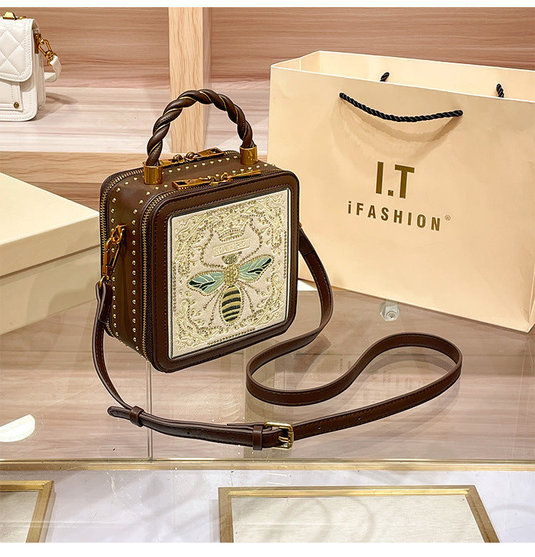 Women's Embroidered Lion Ridge Fashionable High-grade Portable Bags