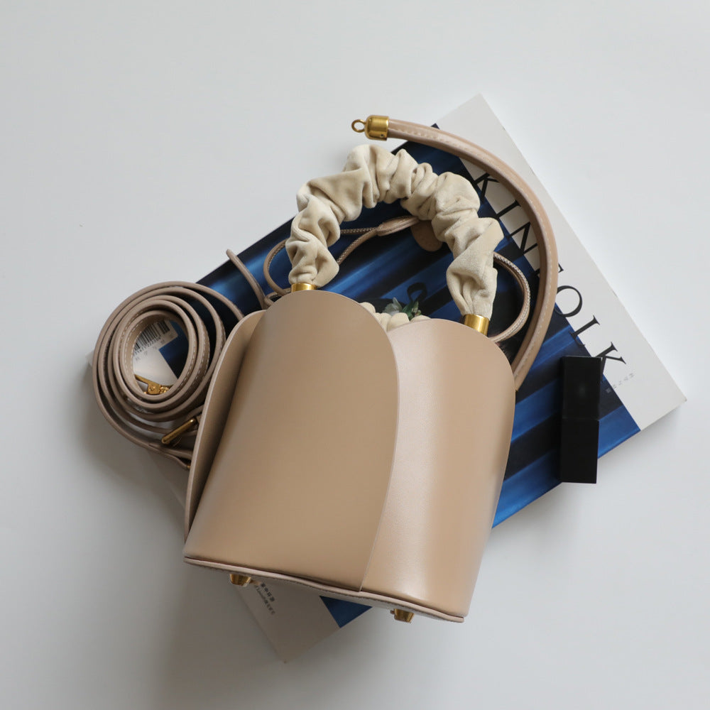 Graceful Flower Cattle Leather Design Style Shoulder Bags