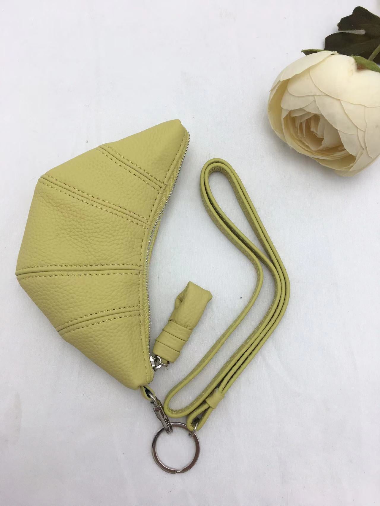 Women's French Design Croissant Linen Coated Advanced Texture Ode Shoulder Bags