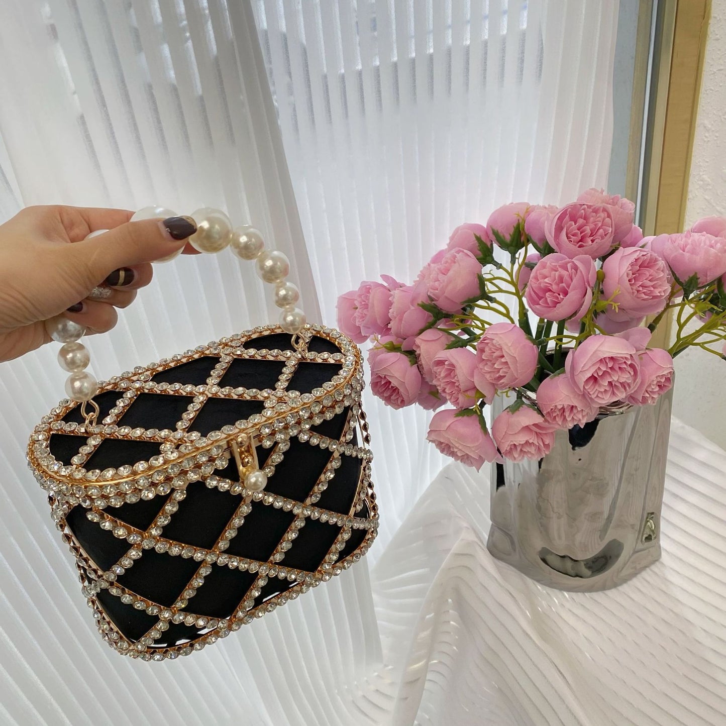 Diamond Shiny Studded Hand Pearl Crystal Dinner Rhinestone Bags