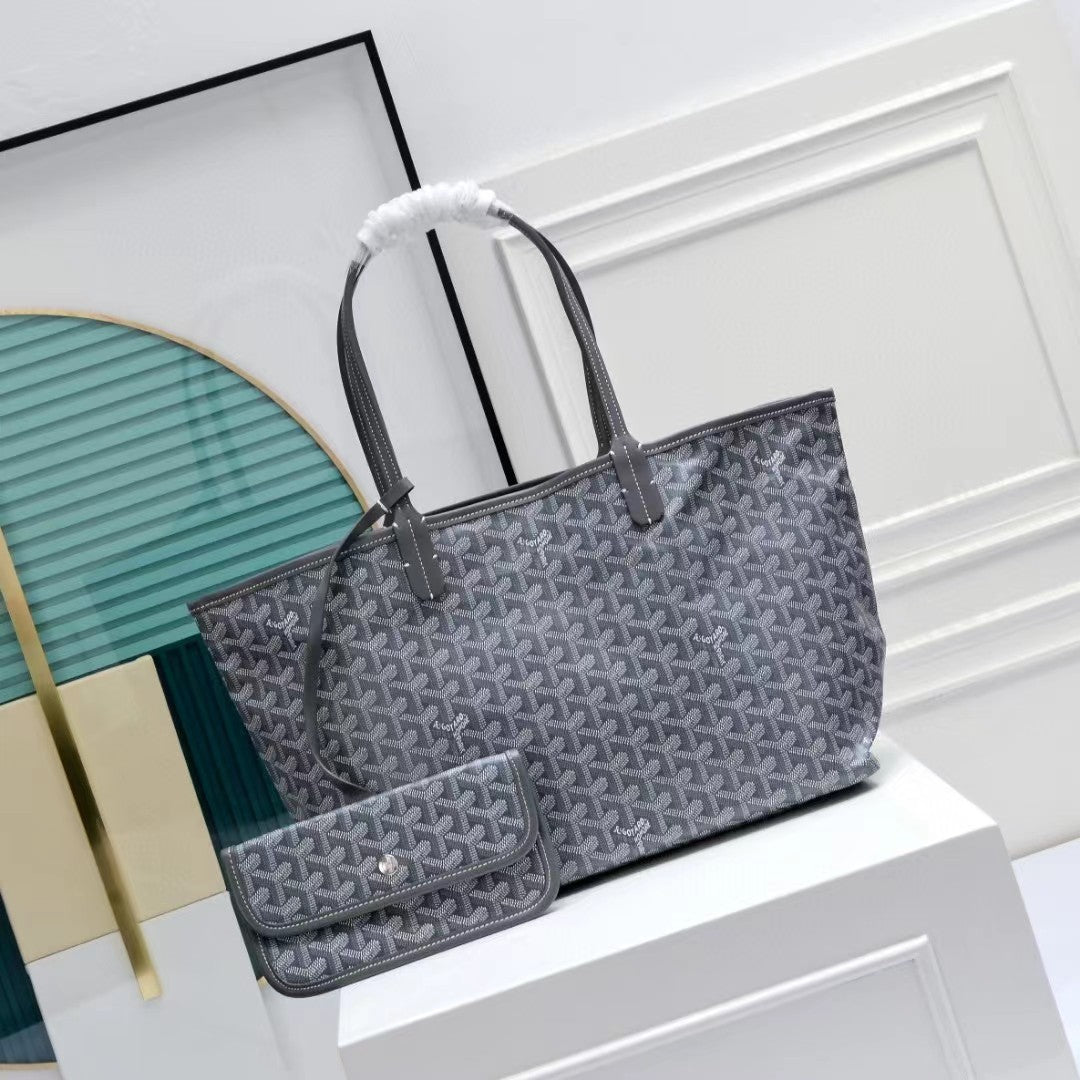 Elegant German Shopping Dog Teeth Large Tote Bags