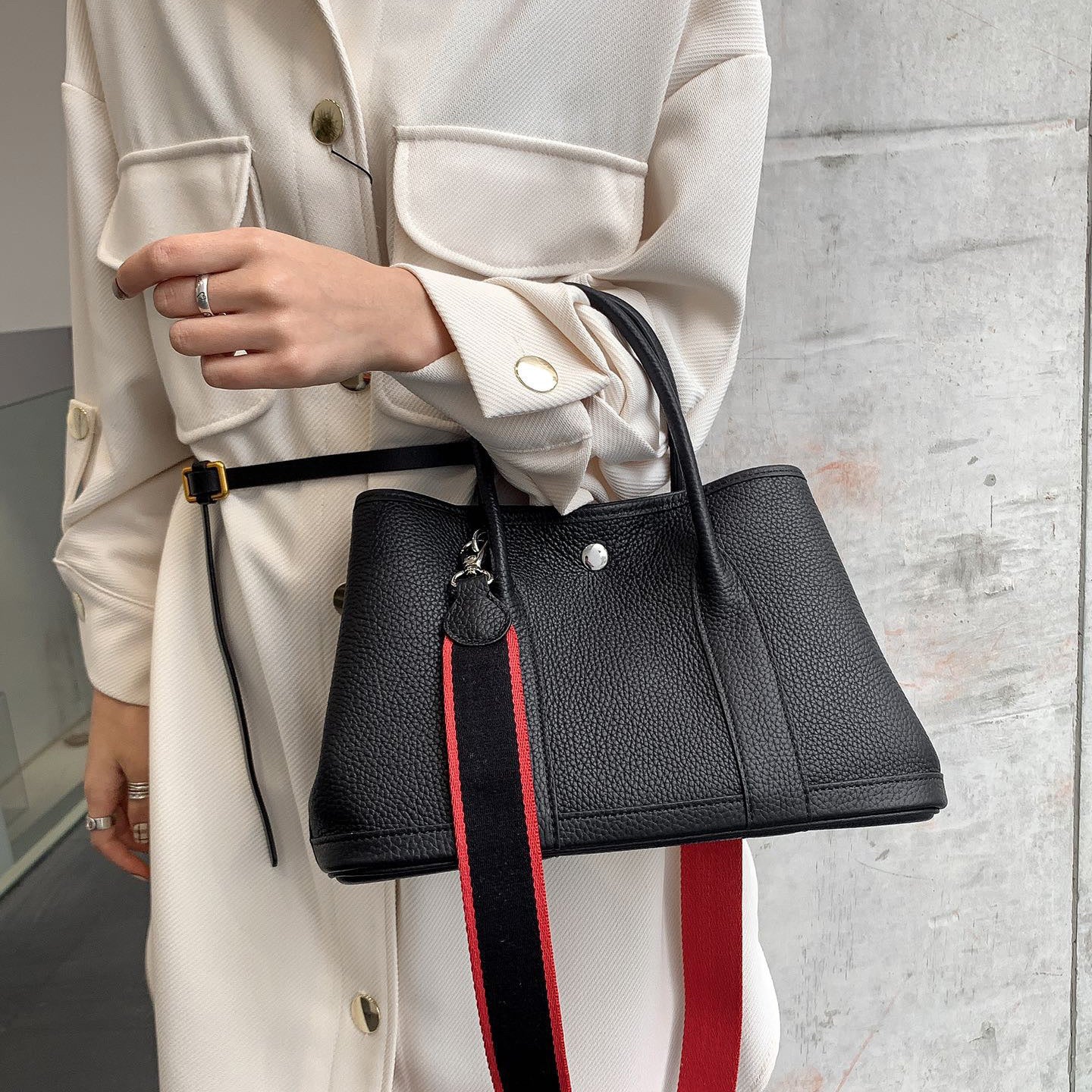 Women's First Layer Cowhide Source Large Capacity Handbags