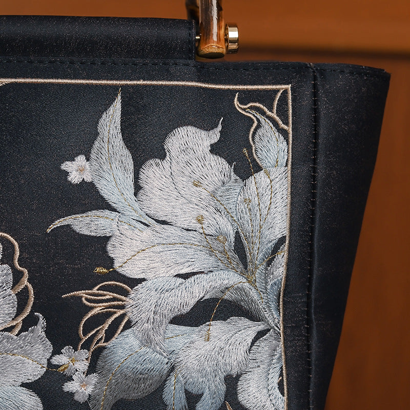 Comfortable Embroidered Chinese Style Cheongsam Banquet Handbags