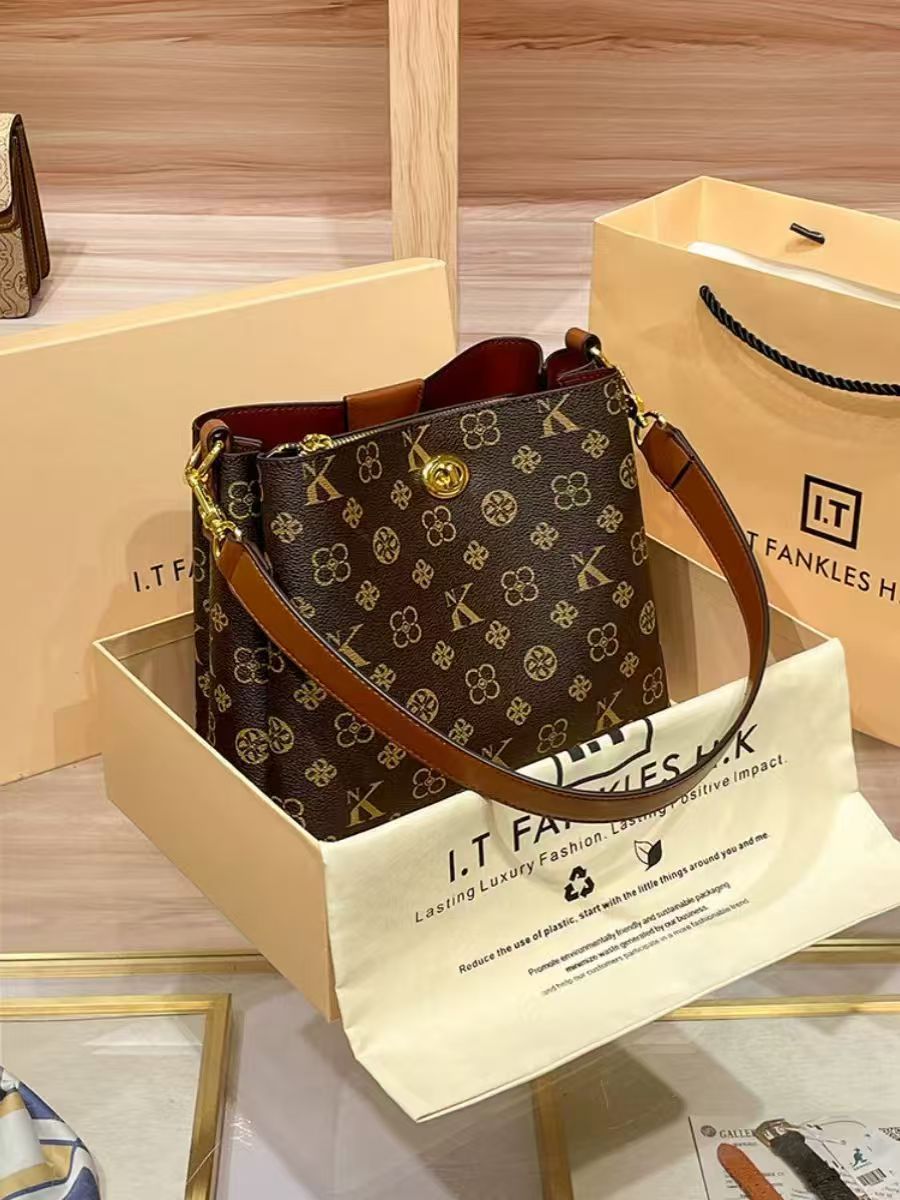 Women's High-grade Printed Letter Commuter Portable Handbags