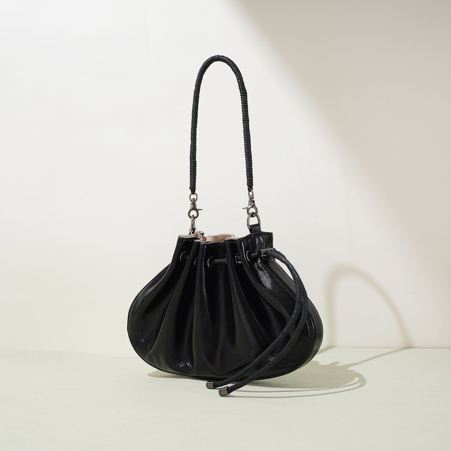 Women's High-grade Pleated Sheepskin Drawstring Chinese Character Handbags
