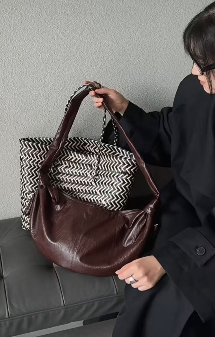 Women's Dumpling Texture Western Style Wide Strap Shoulder Bags