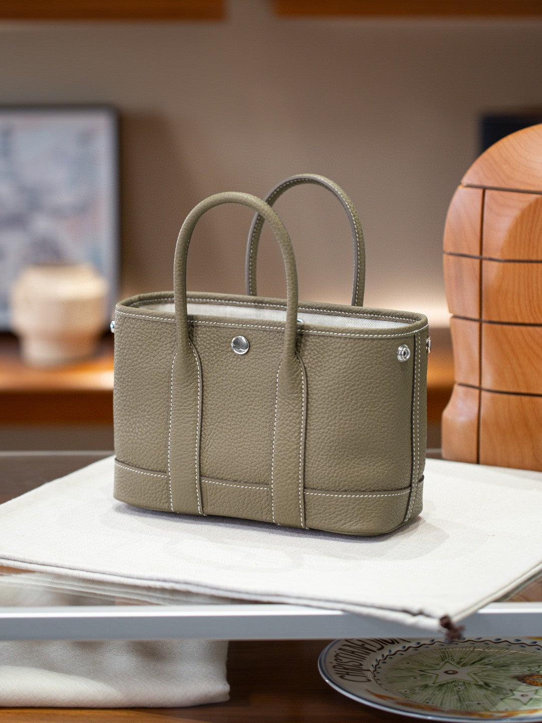 Layer Cowhide Glacier White Stainless Steel Hardware Handbags