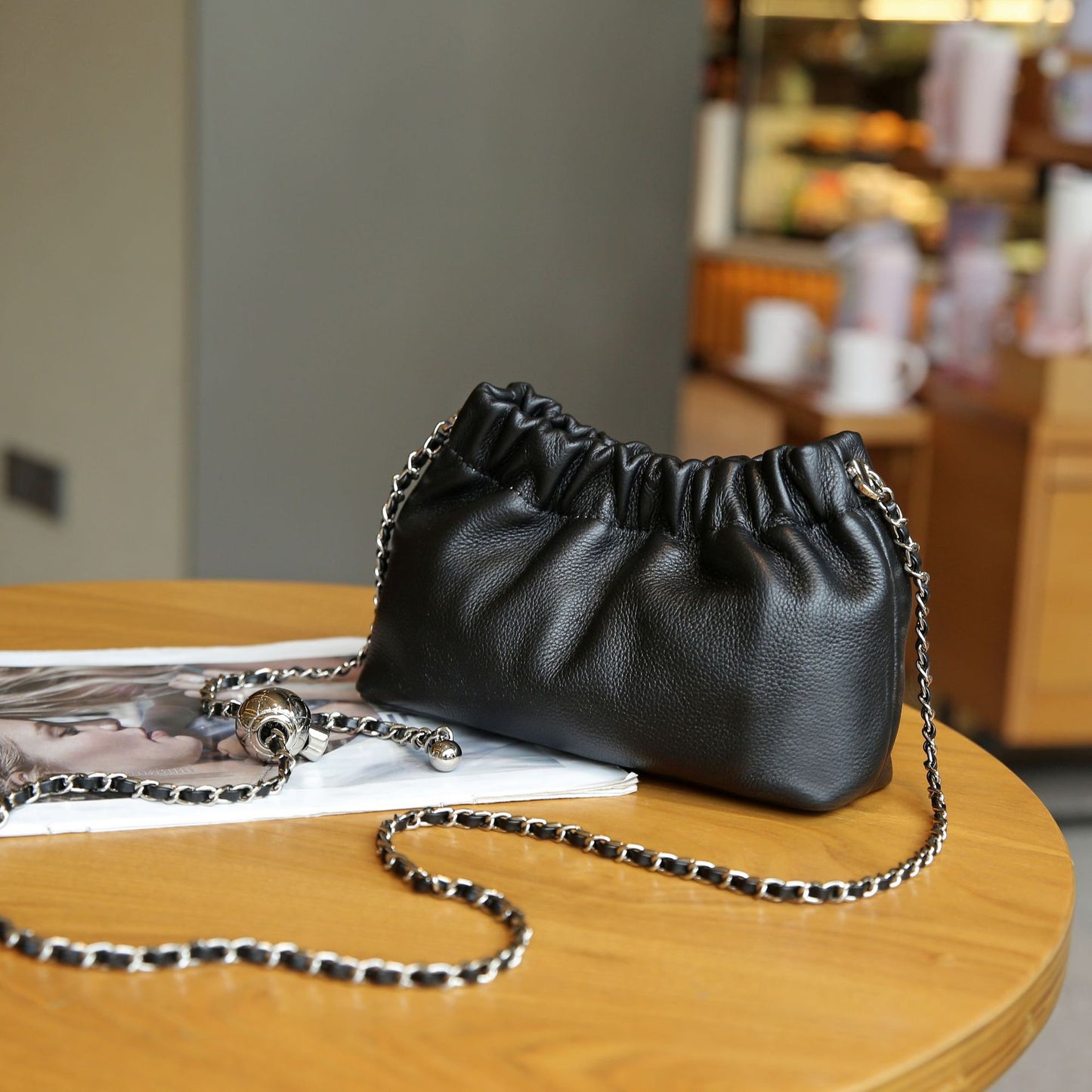 Women's Simple Magnetic Snap Dumplings Chain Golden Ball Crossbody Bags