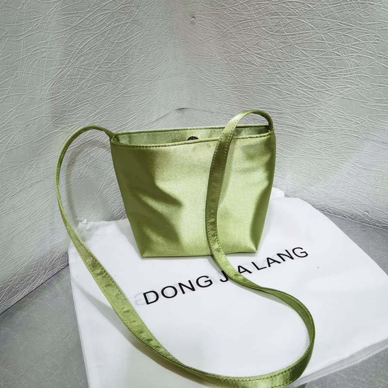 Women's Design Wu Satin Underarm Retro Crossbody Bags