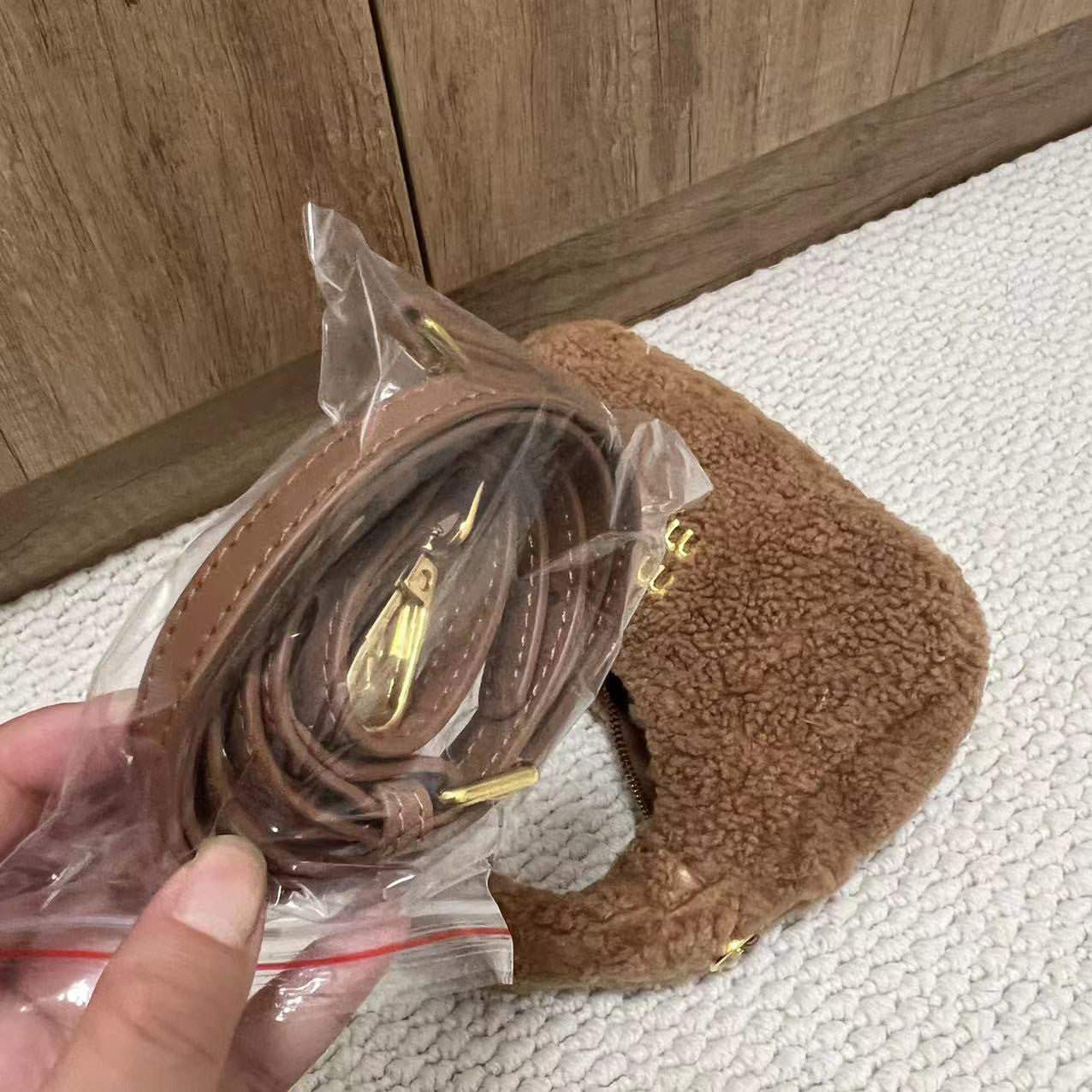 Design Cute Lamb Wool Saddle Fashion Bags