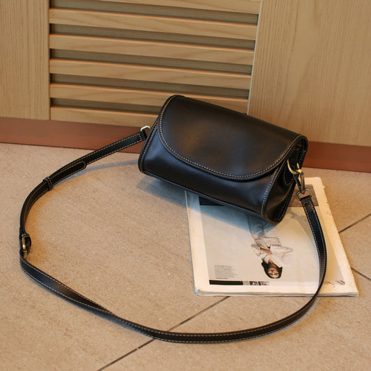 Women's Tanned Leather Cowhide Shell Simple Stylish Shoulder Bags