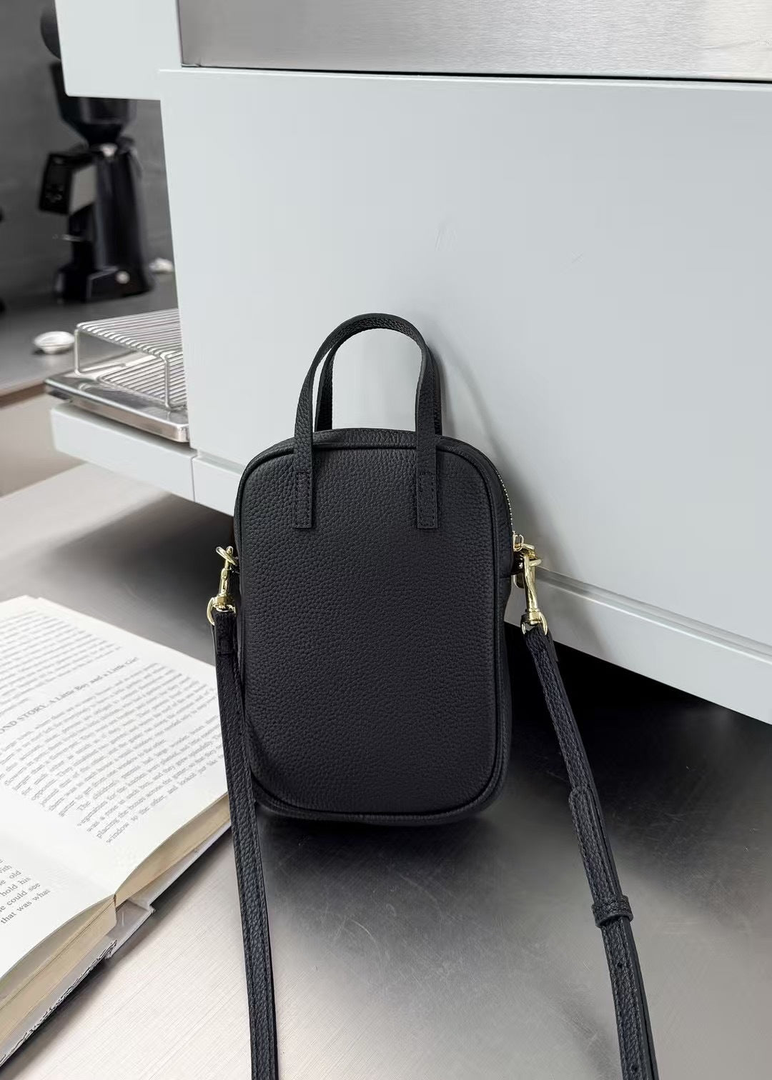 Stylish Glamorous Women's Nine Mobile Simple Crossbody Bags