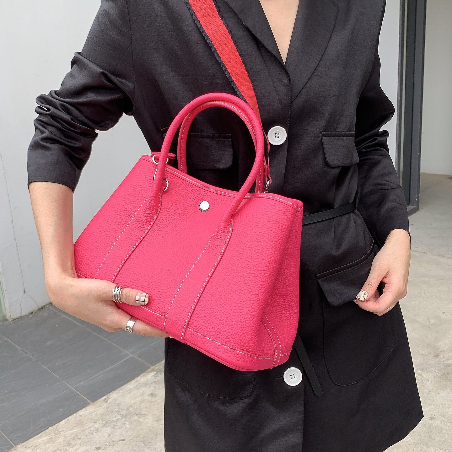 Women's First Layer Cowhide Source Large Capacity Handbags