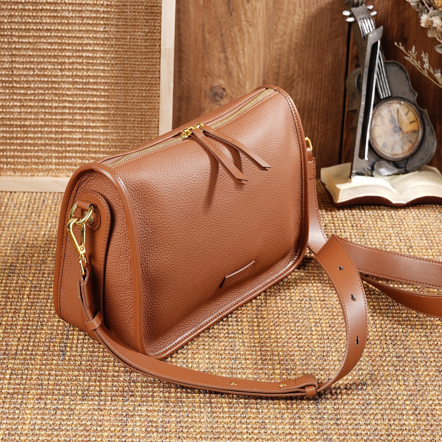 Women's Cowhide Commuter Large Capacity Genuine Leather Retro Simple Crossbody Bags