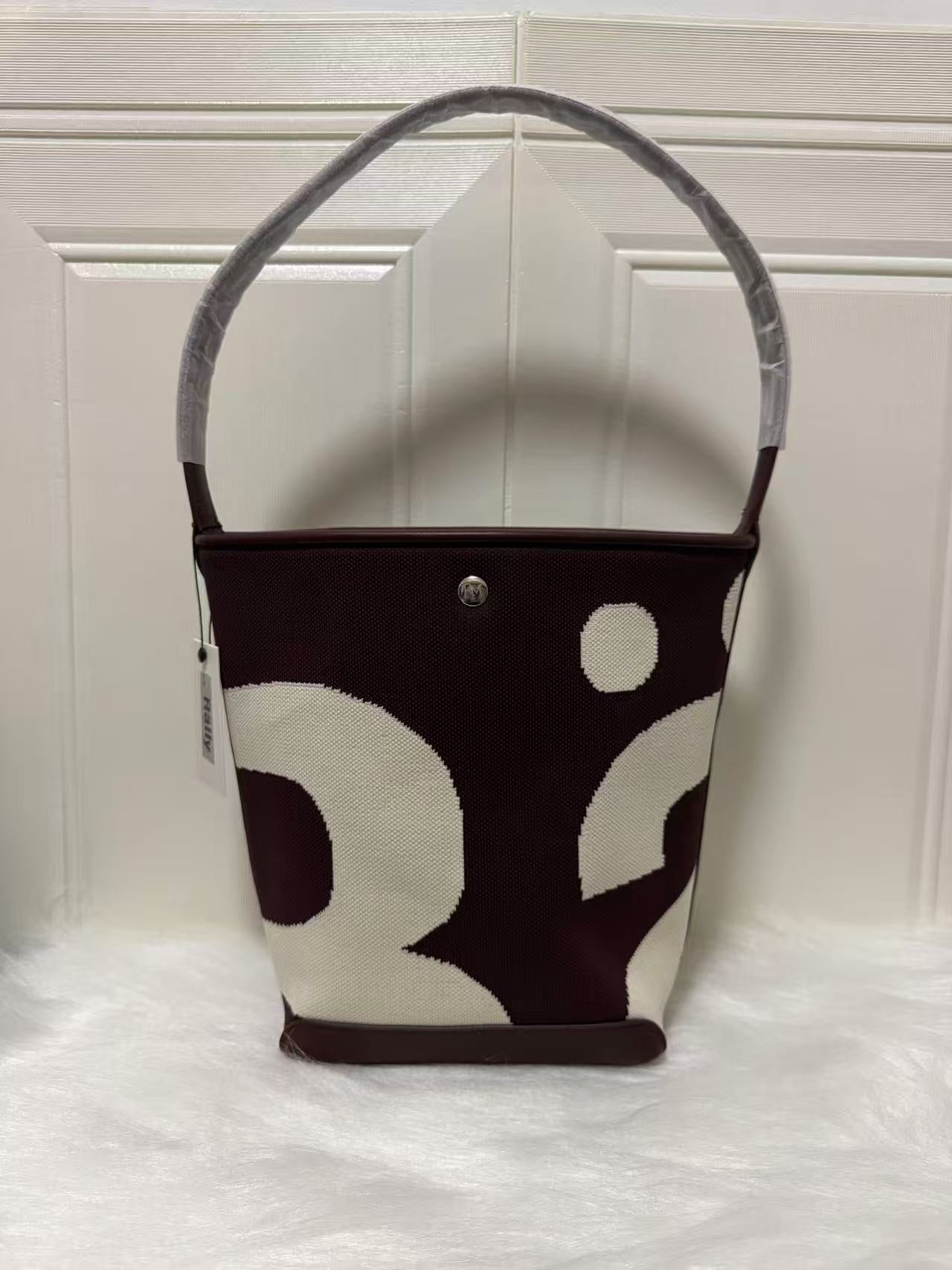 Women's Fashionable Large Capacity Letter Printing Shoulder Bags