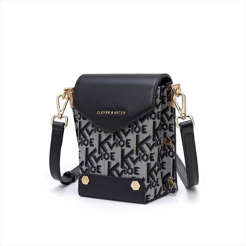 Women's Attractive Trendy Fashionable Rivet Chain Bags