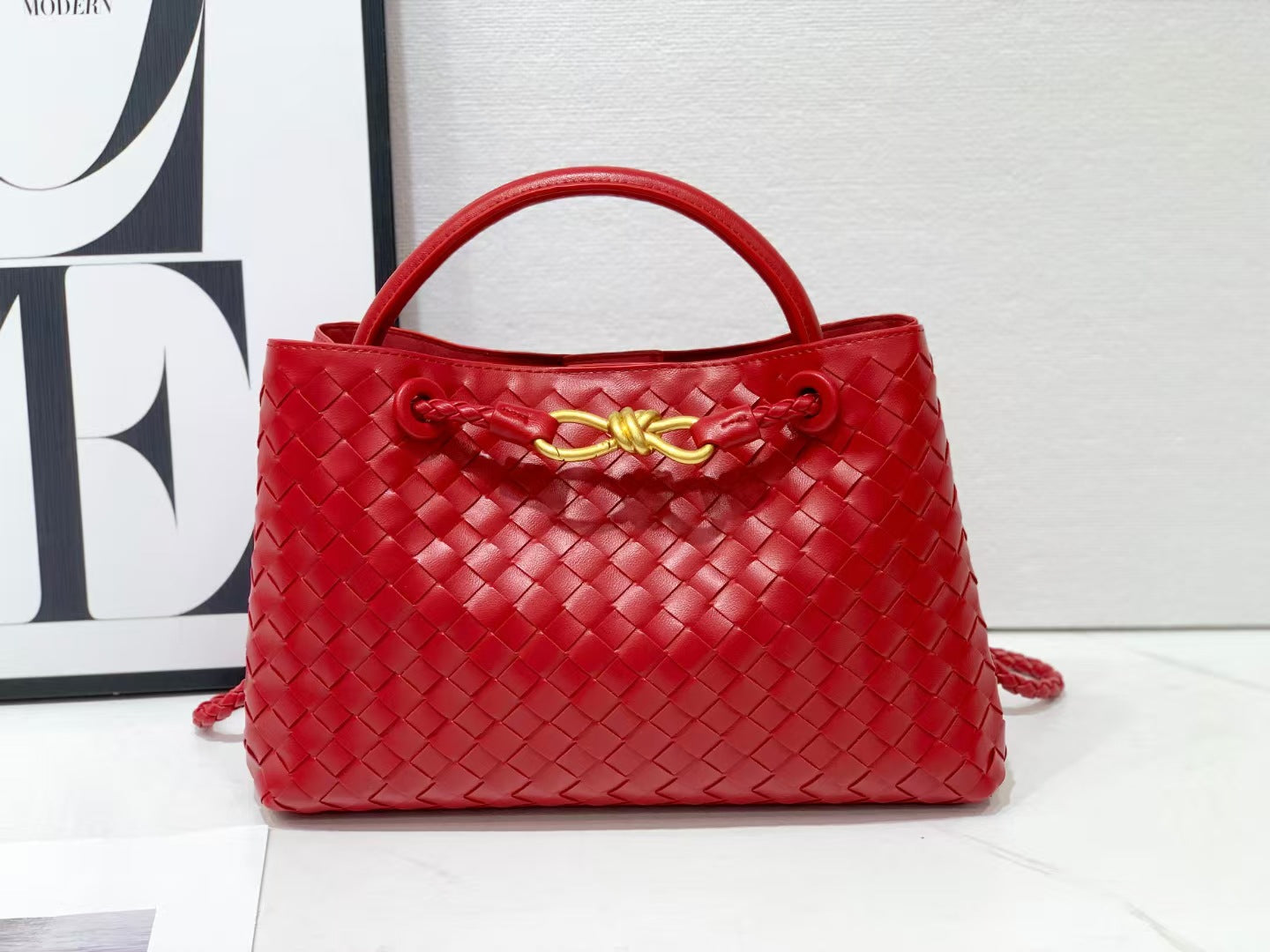 Beautiful Stylish Charming Woven Metal Catch Tote Bags