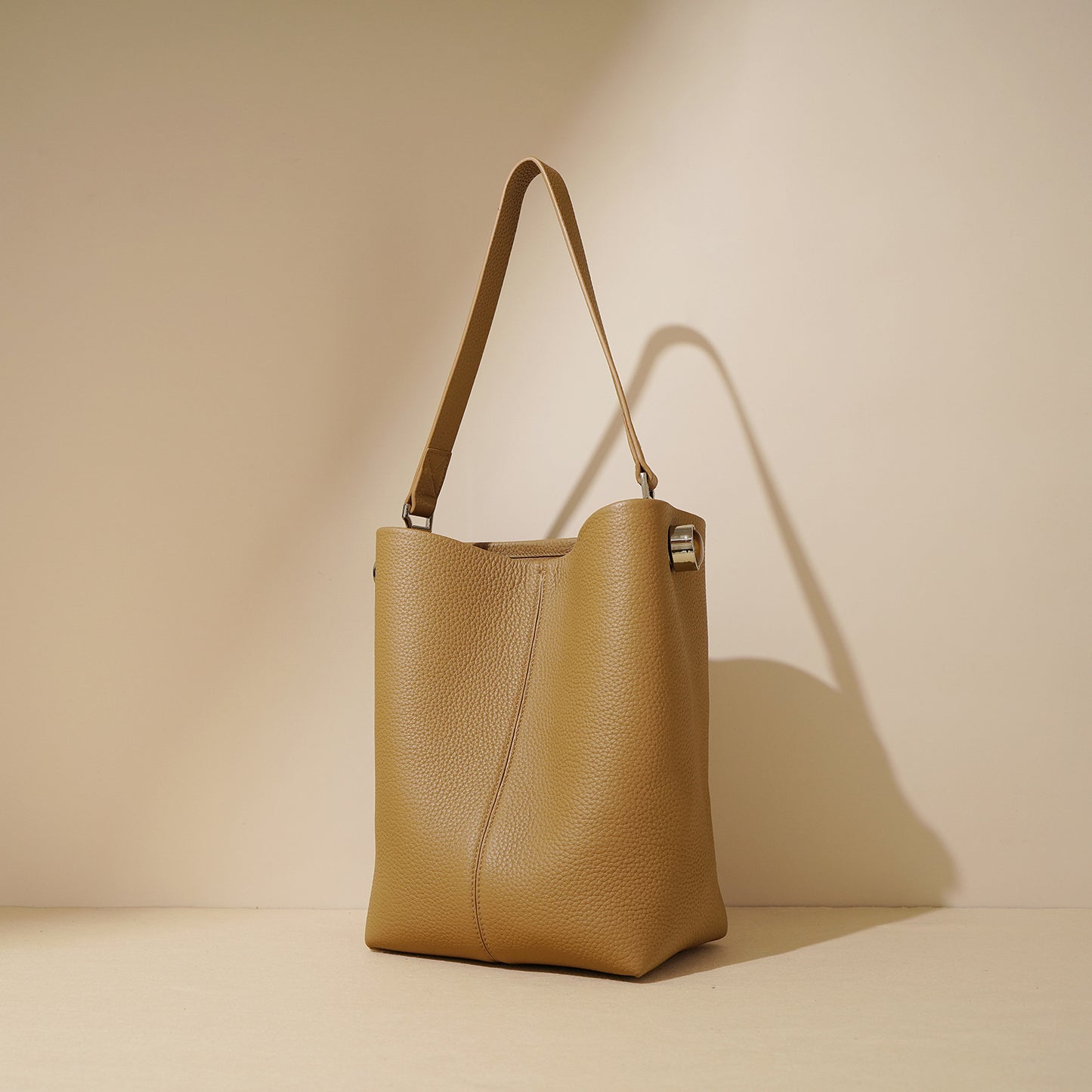 Women's Simple First Layer Cowhide Large Capacity Shoulder Bags