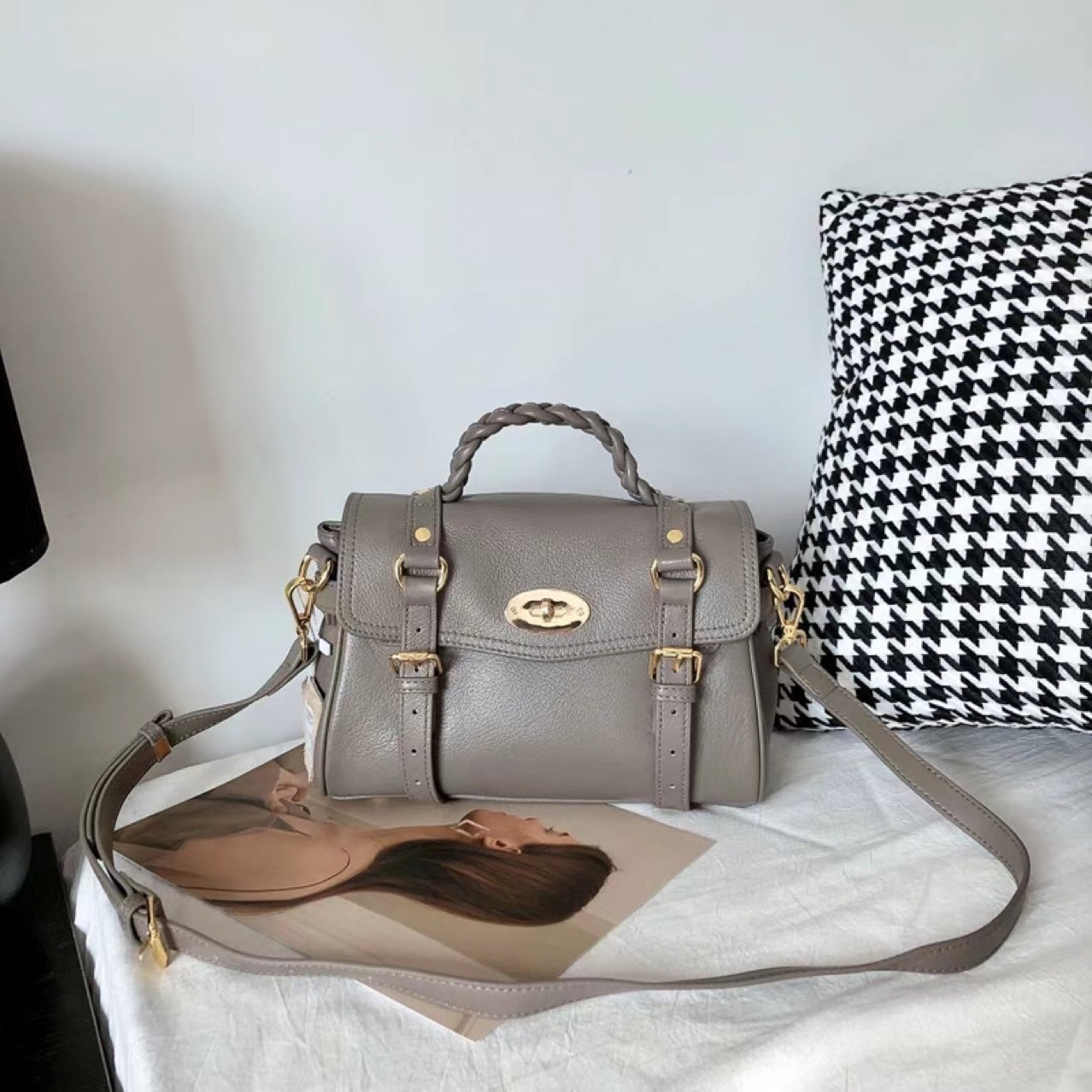 Women's Cambridge Retro Leather Trendy Tide Head Handbags