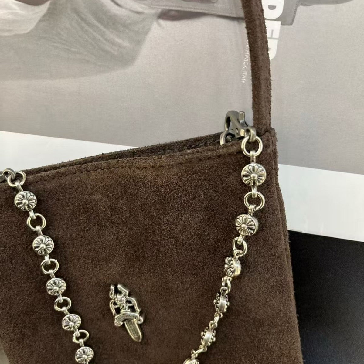 Beautiful Women's Solid Color Chain Mobile Handbags