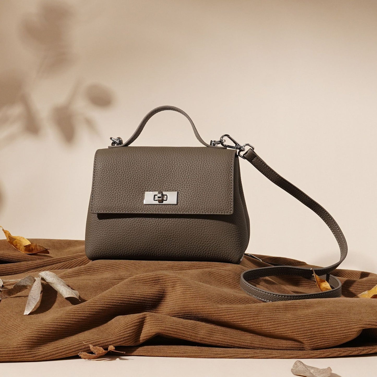 Unique Women's Cowhide Retro Versatile Fashion Shoulder Bags