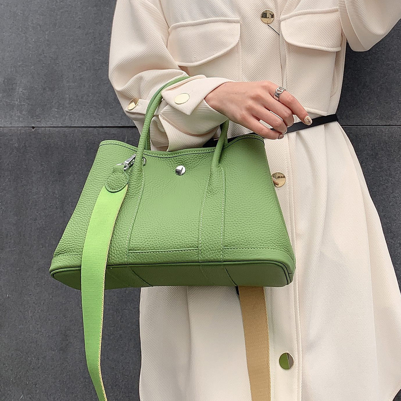 Women's First Layer Cowhide Source Large Capacity Handbags