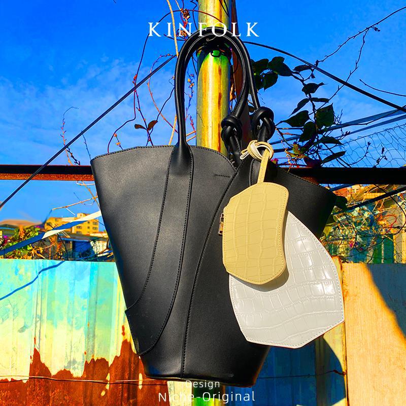 Women's Early Spring Artistic Fashion Decoration Matching Simple Shoulder Bags