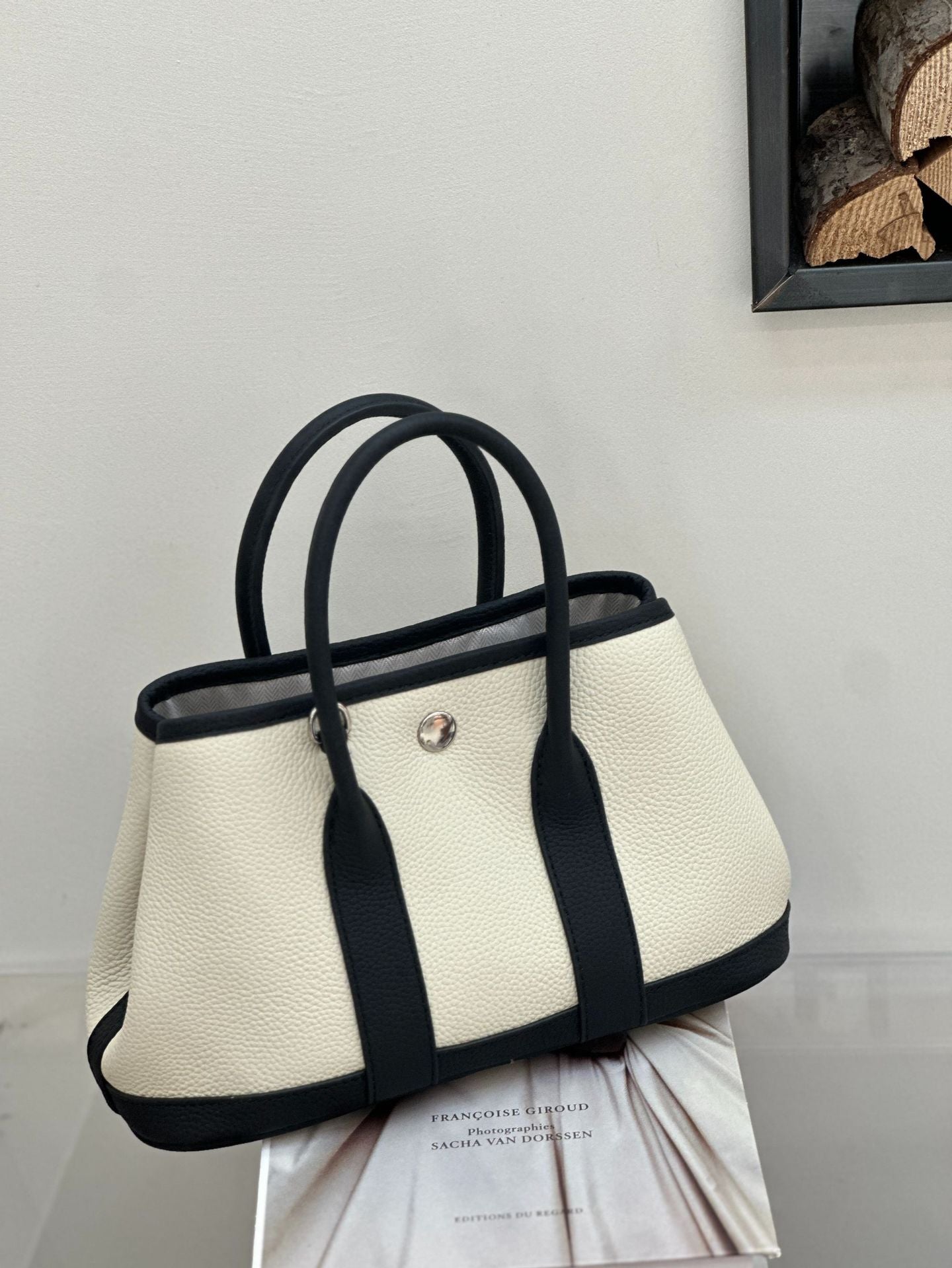 Women's Layer Cowhide Medium Genuine Leather Light Luxury Handbags