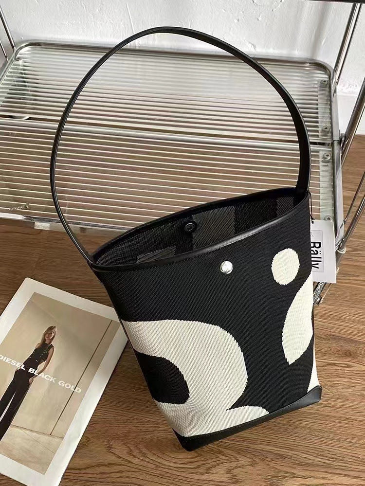 Women's Fashionable Large Capacity Letter Printing Shoulder Bags